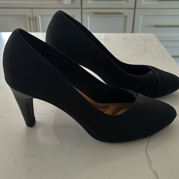 Sofft 3 inch heel micro fiber shoe - Picture 1 of 6